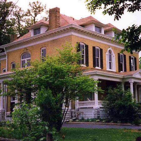 ألتون Beall Mansion An Elegant Bed & Breakfast Inn المطعم الصورة