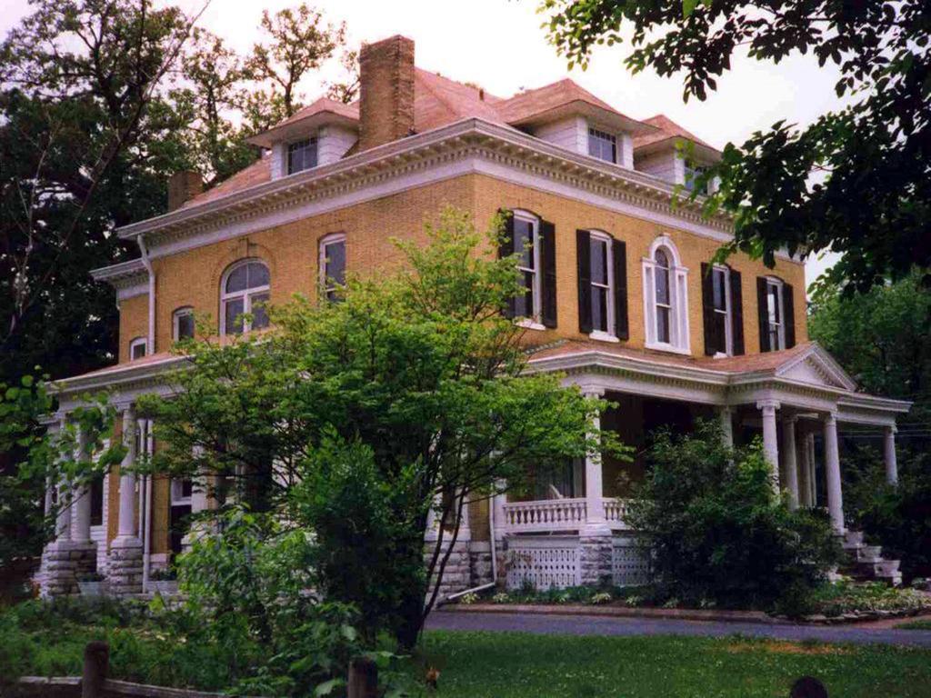 ألتون Beall Mansion An Elegant Bed & Breakfast Inn المطعم الصورة